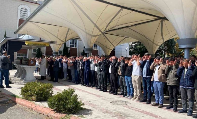 Kahramankazan’daki trafik kazasında hayatını kaybeden kardeşler son yolculuğuna uğurlandı 1 kahramankazandaki trafik kazasinda hayatini kaybeden kardesler son yolculuguna ugurlandi fc1566060751 |
