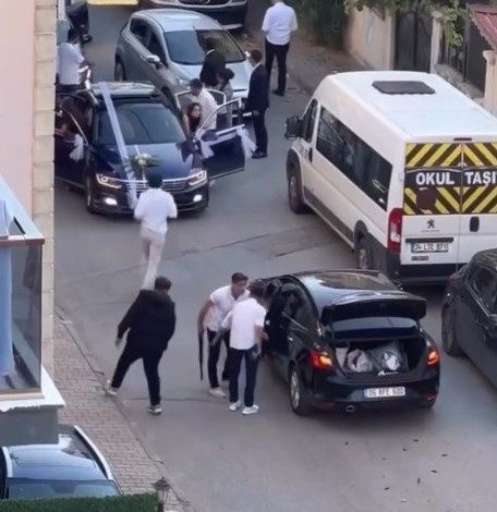 kartalda gelin alma merasiminde av tufegi ve tabancalarla havaya ates acildi 2cf87aa1236d |