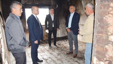 kaymakam nebioglu evi yanan aileyi ziyaret etti 53701f4c4960 |