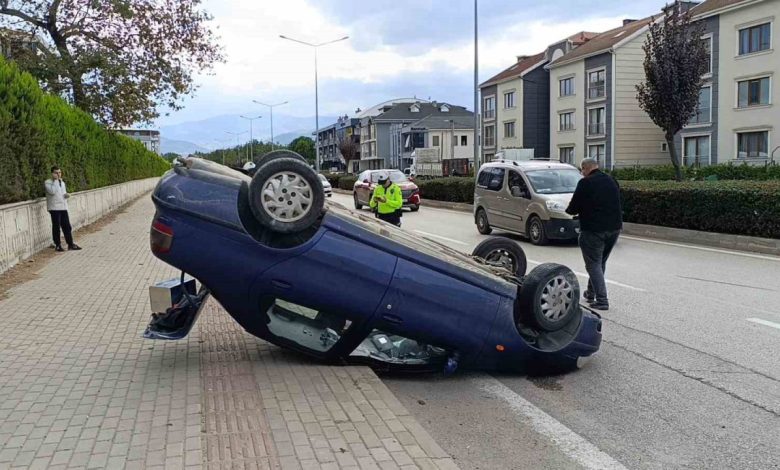 kaza yapan otomobil takla atarak ters durdu 1 yarali ee371e5b5bfe |