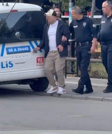 Kendisini polis olarak tanıtıp saldırgan tavırlar sergileyen alkollü şahıs gözaltına alındı 1 kendisini polis olarak tanitip saldirgan tavirlar sergileyen alkollu sahis gozaltina alindi bd722164ea6f |