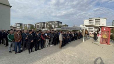 Komşu kavgasında vurularak öldürülen emekli astsubay son yolculuğuna uğurlandı 3 komsu kavgasinda vurularak oldurulen emekli astsubay son yolculuguna ugurlandi 65d832e87144 |