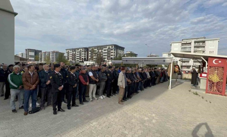 Komşu kavgasında vurularak öldürülen emekli astsubay son yolculuğuna uğurlandı 1 komsu kavgasinda vurularak oldurulen emekli astsubay son yolculuguna ugurlandi 65d832e87144 |