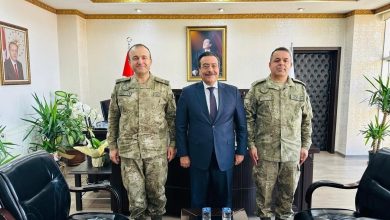 Komutanlardan Kaymakam Atilla’ya nezaket ziyareti 2 komutanlardan kaymakam atillaya nezaket ziyareti ab8dda4b9e00 |