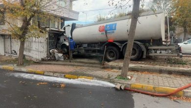 kucukcekmecede iskiye ait su tankeri is yerine girdi faciadan donulen kaza kamerada f329adbc183d |