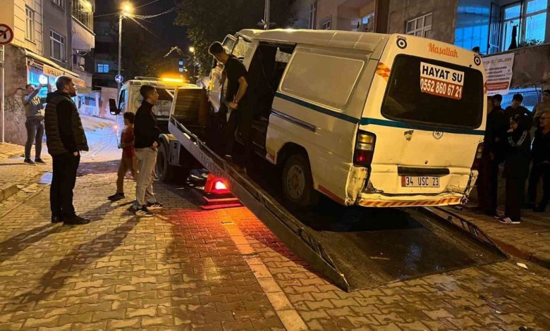Küçükçekmece’de otomobil park halindeki 4 araca çarptı: 2 yaralı 1 kucukcekmecede otomobil park halindeki 4 araca carpti 2 yarali 72bf1a3288ae |