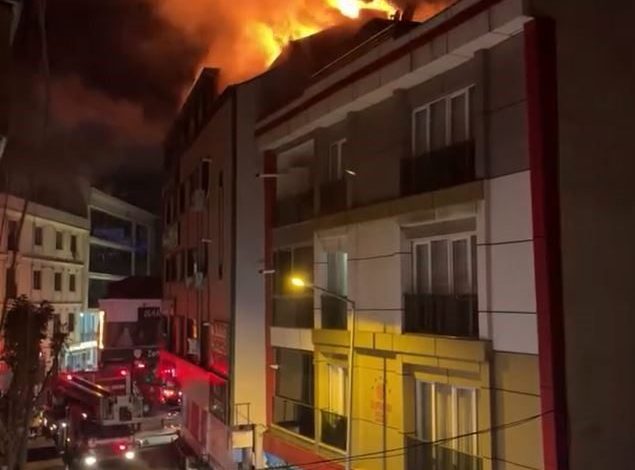 Küçükçekmece’de yangın paniği 1 kucukcekmecede yangin panigi a7f61ae2b4a8 |