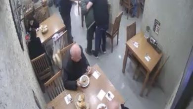 Lokantada Heimlich manevrasıyla müşterinin hayatını kurtardı 5 lokantada heimlich manevrasiyla musterinin hayatini kurtardi 515f7dc2182a |