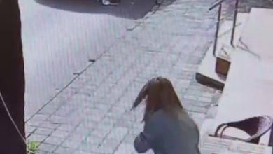 Maltepe’de yolun karşısına geçen kadına minibüs çarptı: Kaza anı kamerada 10 maltepede yolun karsisina gecen kadina minibus carpti kaza ani kamerada c905a06958b5 |