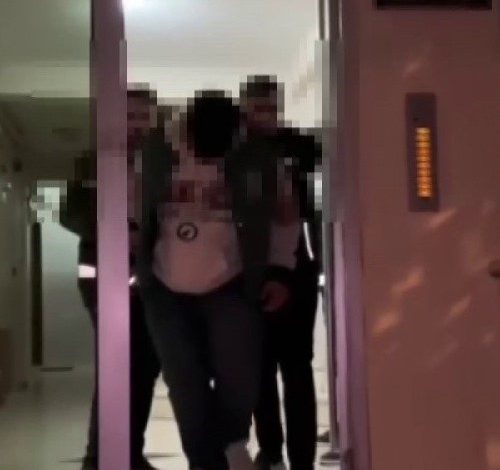 Metroda oyuncak tüfekle video çeken genç gözaltına alındı 1 metroda oyuncak tufekle video ceken genc gozaltina alindi bd380be14221 |