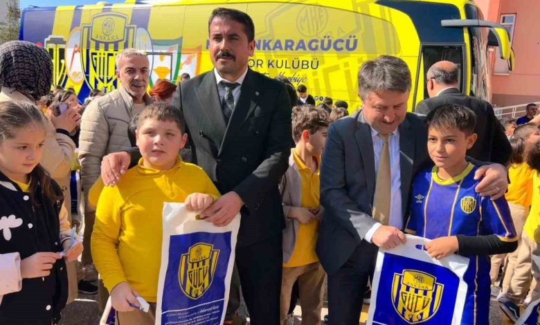 MKE Ankaragücü yöneticileri ve sporcuları öğrencilerle bir araya geldi 1 mke ankaragucu yoneticileri ve sporculari ogrencilerle bir araya geldi 12ed6f477e96 |