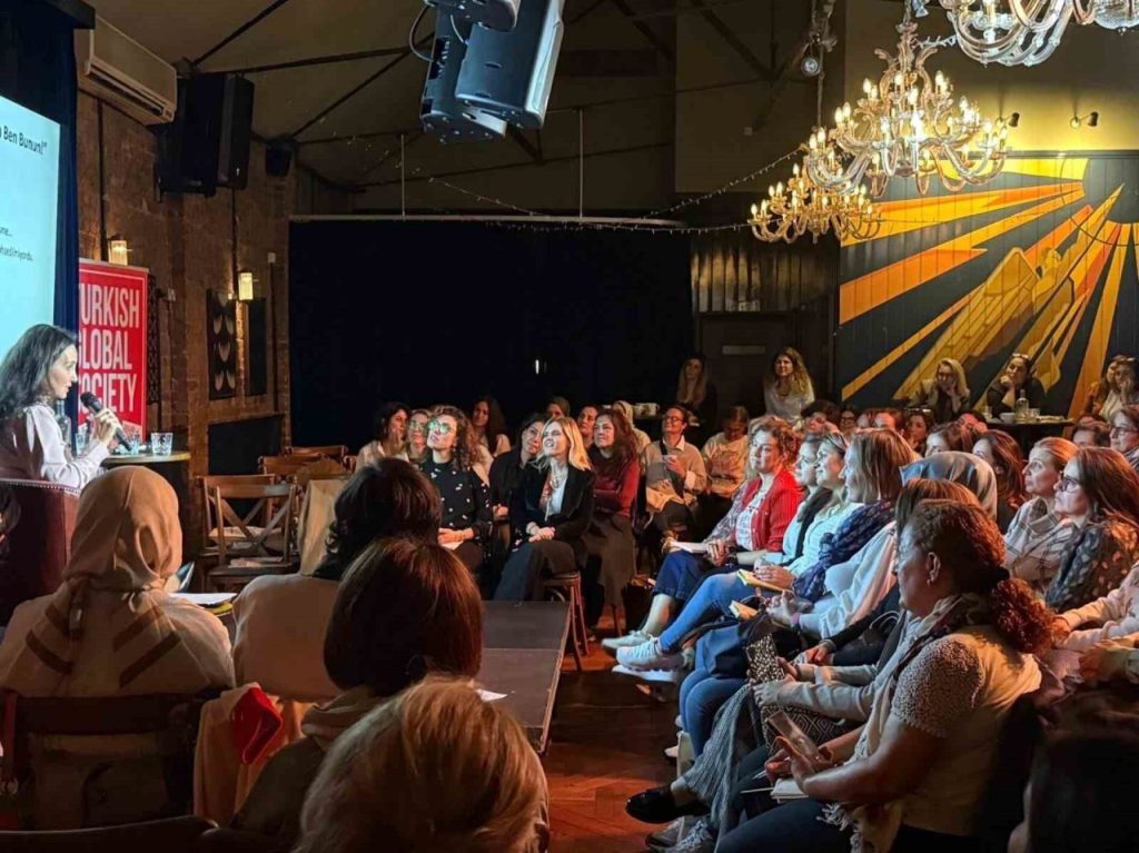 momtalks ilk yurt disi etkinligini londrada gerceklestirdi 3653d40ac6a2 |