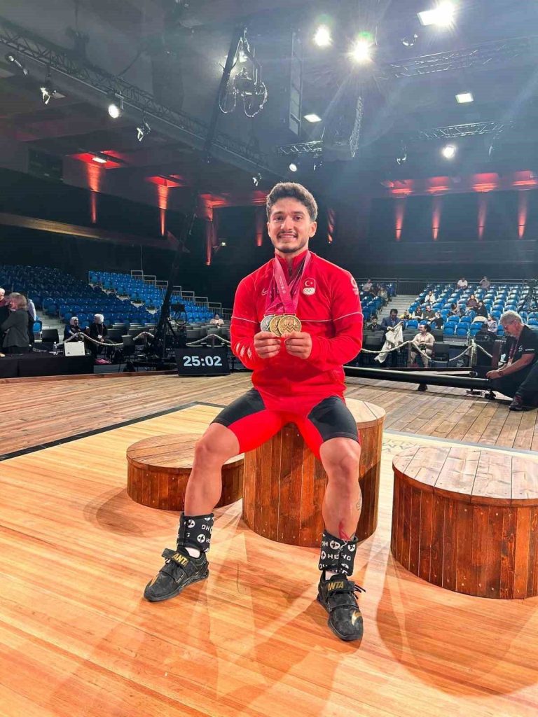 muhammed furkan ozbek dunya sampiyonu oldu 9ecd6d0e2949 |