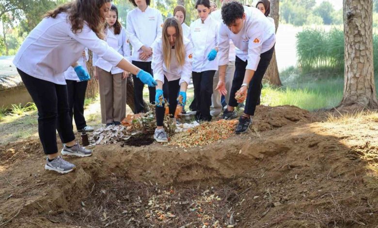 Mutfak atıkları çöpe değil, kompost gübre için toprağa gitti 1 mutfak atiklari cope degil kompost gubre icin topraga gitti 235eef233f16 |