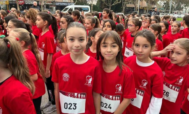 Nilüfer’de gençler ve çocuklar Cumhuriyet için koştu 1 niluferde gencler ve cocuklar cumhuriyet icin kostu 6881c50a23e3 |
