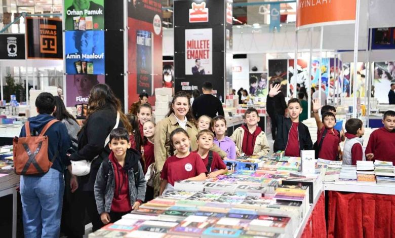 Öğrencilerden Kitap fuarına tam not 1 ogrencilerden kitap fuarina tam not 6888ca7aa405 |
