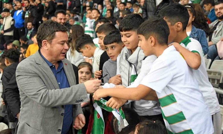Osmangazi Belediyesi’nden şampiyonluk yolunda Bursaspor’a tam destek 1 osmangazi belediyesinden sampiyonluk yolunda bursaspora tam destek e850042a6d61 |