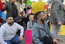 pazarci esnafindan karsiyakada oturma eylemi c613ebd73138 |