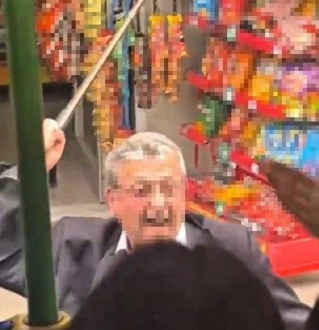 Pendik’te özel halk otobüsünde bastonlu kavga: 1 kişi yaralandı 1 pendikte ozel halk otobusunde bastonlu kavga 1 kisi yaralandi c1702deb80fa |
