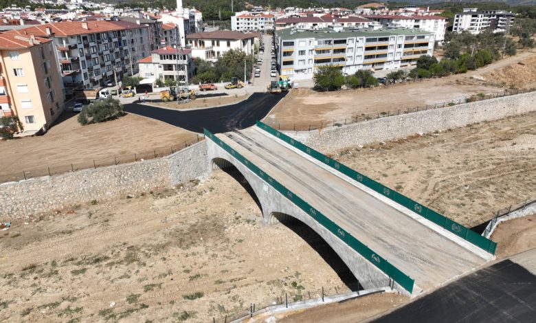 Edremit’te yeni köprünün çevre düzenlemesi tamamlanıyor 1 photo 2025 10 13 14 24 10 |