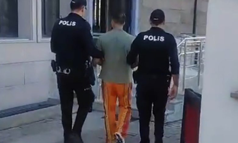 Polisten 750 metre kaçtı, 40 yıl hapisle aranan firari çıktı 1 polisten 750 metre kacti 40 yil hapisle aranan firari cikti 1d8be016f0a0 |