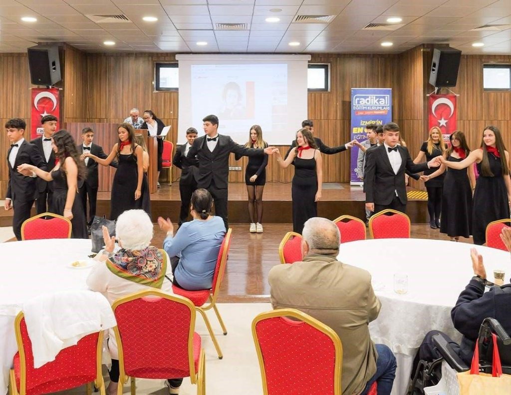 radikal okullari ogrencilerinden huzurevi ziyareti kusaklar arasi sevgi koprusu 1e055e7fcb60 |