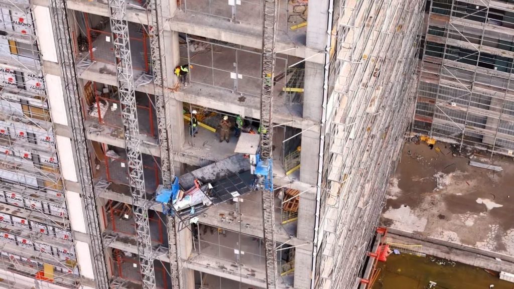 santiyede yuk asansorunun halati koptu 2 yarali 2bde67fe7a21 |