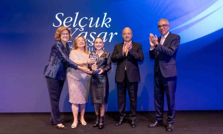 Selçuk Yaşar Ödülü Prof. Dr. Elif Uysal’a 1 selcuk yasar odulu prof dr elif uysala 9f4038845b18 |