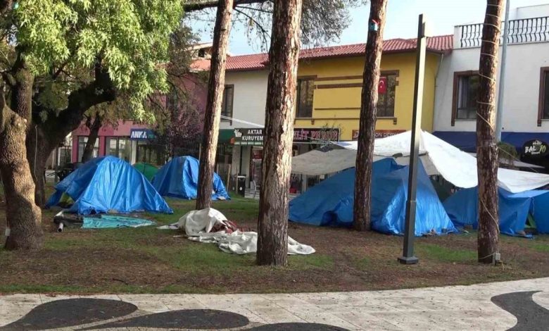 Sındırgı’da depremin ardından halk geceyi sokakta ve çadırlarda geçirdi 1 sindirgida depremin ardindan halk geceyi sokakta ve cadirlarda gecirdi aec4def50458 |