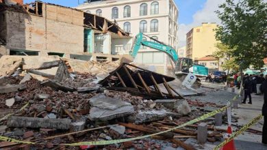 sindirgida yikilan binalarin enkazi kaldiriliyor d58f3bba4a93 |