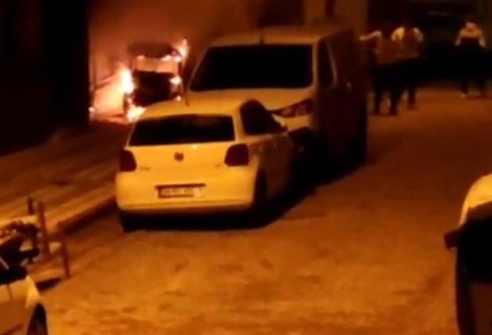 Sultangazi’de elektrikli araç yanarak küle döndü 1 sultangazide elektrikli arac yanarak kule dondu 2b28d9e21365 |