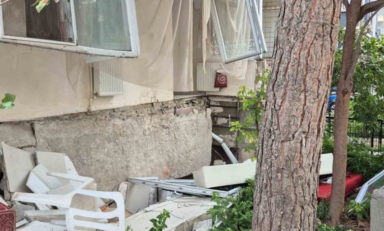 tahliye karari verilen 6 katli binanin balkonu coktu 1 yarali 0fb7810b87d8 |