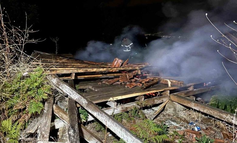 tarlada cikan yangin 2 barakayi kule cevirdi 1bf7c8222e43 |