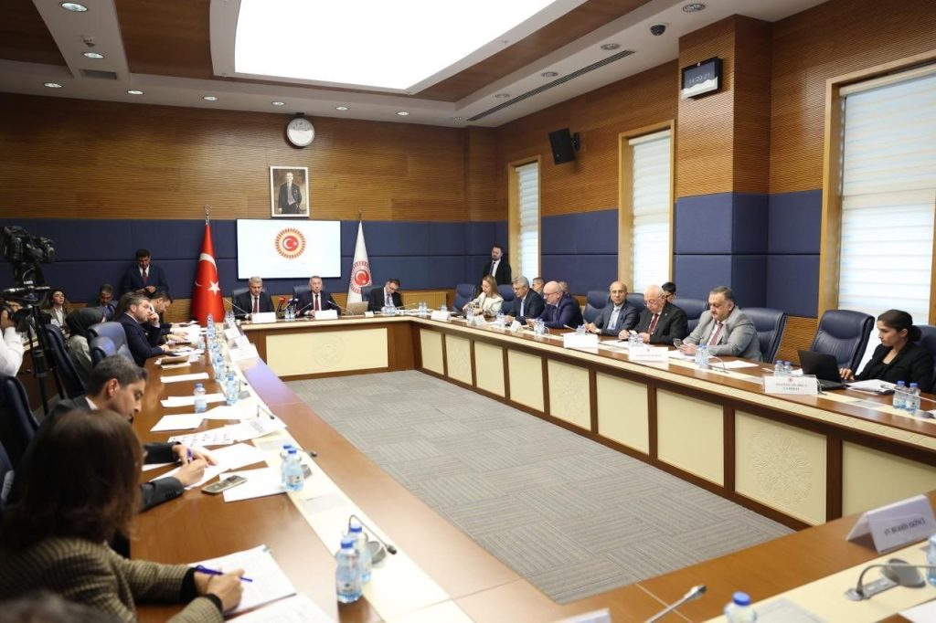 tbmm disisleri komisyonu baskani oktay sdgnin suriye ile butunlesmesinin en kisa zamanda gerceklesmesi gerekmektedir f53dffa928e7 |