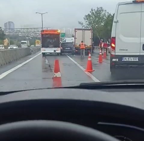 TEM Otoyolu’nda zincirleme kaza: Aracını çekmek isterken yeniden kaza yaptılar 1 tem otoyolunda zincirleme kaza aracini cekmek isterken yeniden kaza yaptilar 803d1f139e79 |