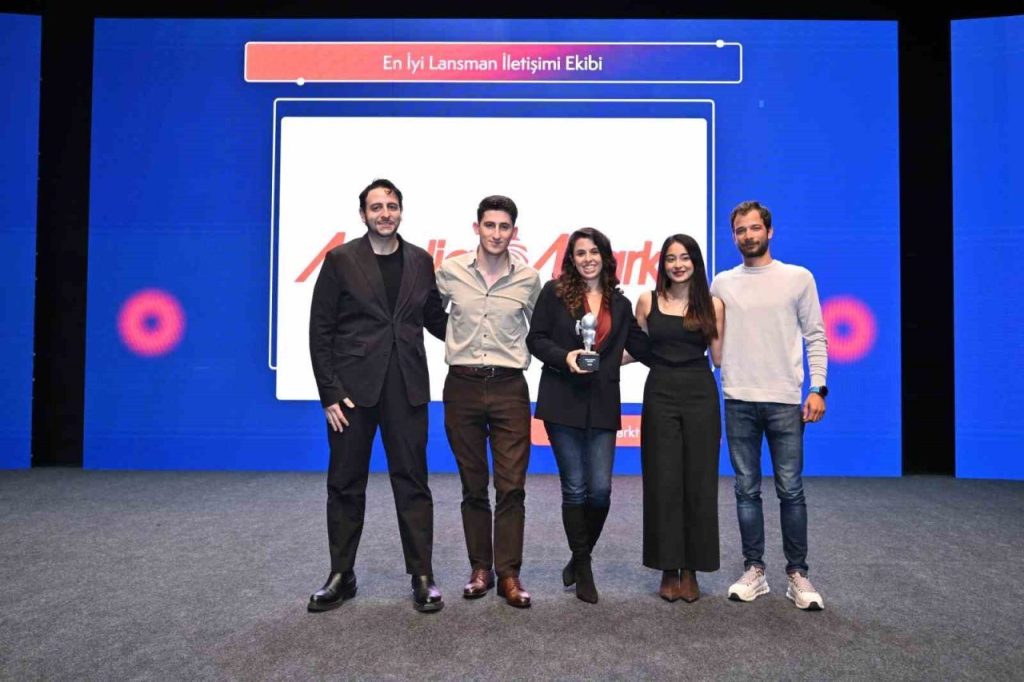 the hammers awardsta mediamarkta iki odul 800287a9756a |