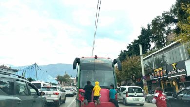 tramvayin arkasina tutunup olumle burun buruna geldiler f895249fdda7 |