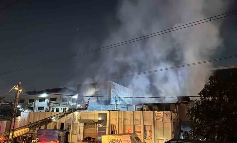 umraniyede fabrikadaki yangin kontrol altina alindi a4c09aa86a89 |