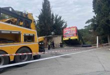 uskudarda el freni cekilmeyen iett otobusu sitenin duvarini yikti 51b4c69bf3b9 |