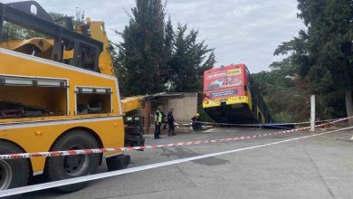 Üsküdar’da el freni çekilmeyen İETT otobüsü sitenin duvarını yıktı 2 uskudarda el freni cekilmeyen iett otobusu sitenin duvarini yikti 51b4c69bf3b9 |