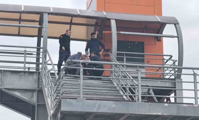 ust gecitten indirildi herkes alkisladi f80ba1f768eb |