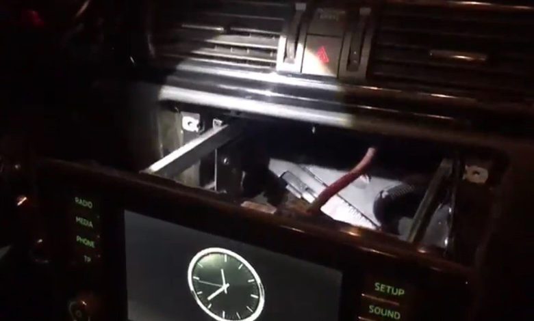 Uyuşturucuları otomobiline özel düzenekle zulalamış 1 uyusturuculari otomobiline ozel duzenekle zulalamis c2223a0d2128 |