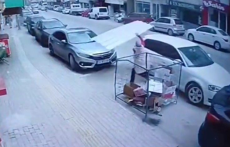 Üzerine uçan çatıya böyle feyk attı 1 uzerine ucan catiya boyle feyk atti 38804f0ca96a |