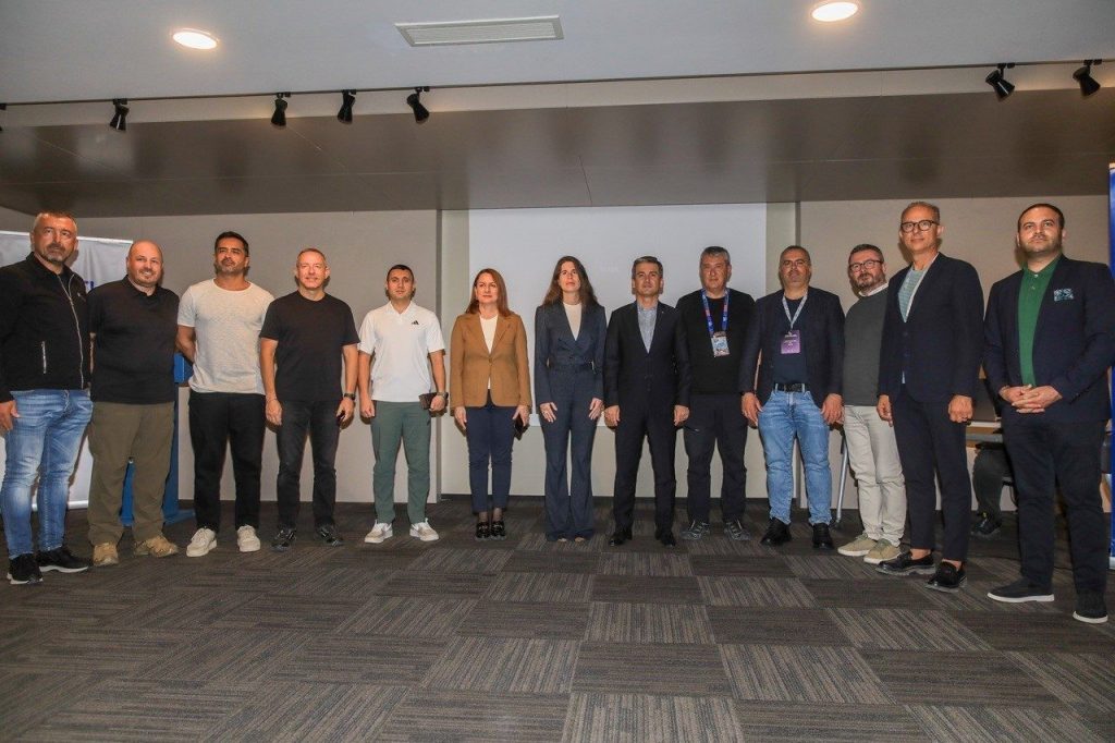 veloturk gran fondo cesmenin basin toplantisi yapildi d80aad34b8f1 |