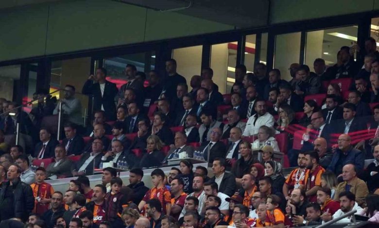 vincenzo montella derbiyi stattan takip etti 868f0778aa5c |