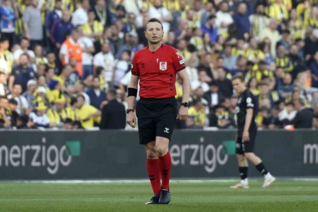 yasin kol 2 kez galatasaray besiktas derbisinde 12b6a888abce |