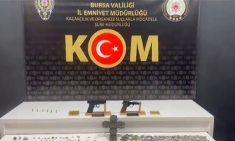 Yatak odasından Bizans ve Osmanlı dönemine ait hazine çıktı 1 yatak odasindan bizans ve osmanli donemine ait hazine cikti bd36e76794ec |