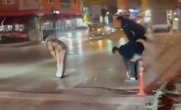 Yaya geçidinden karşıya birdirbir oynayarak geçtiler 6 yaya gecidinden karsiya birdirbir oynayarak gectiler 47d338a53c33 |