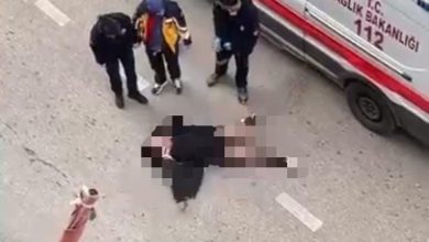 Yolun ortasında yatan kadın, sinir krizi geçirdi 6 yolun ortasinda yatan kadin sinir krizi gecirdi ddcc3825a949 |