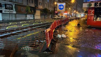 Zeytinburnu’nda tramvay yoluna giren araç, raylarda sıkıştı 2 zeytinburnunda tramvay yoluna giren arac raylarda sikisti 6666558cc16d |